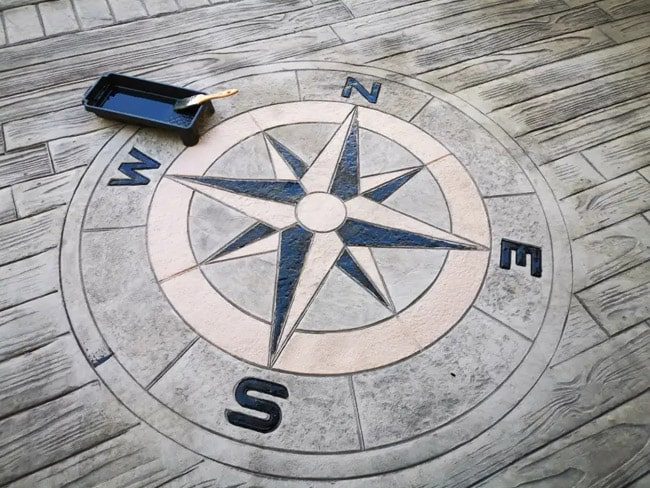 Obras de hormigon impreso en Madrid -suelos de ormigon impreso y pavimentos Procar - Molde Brujula o Rosa de los vientos